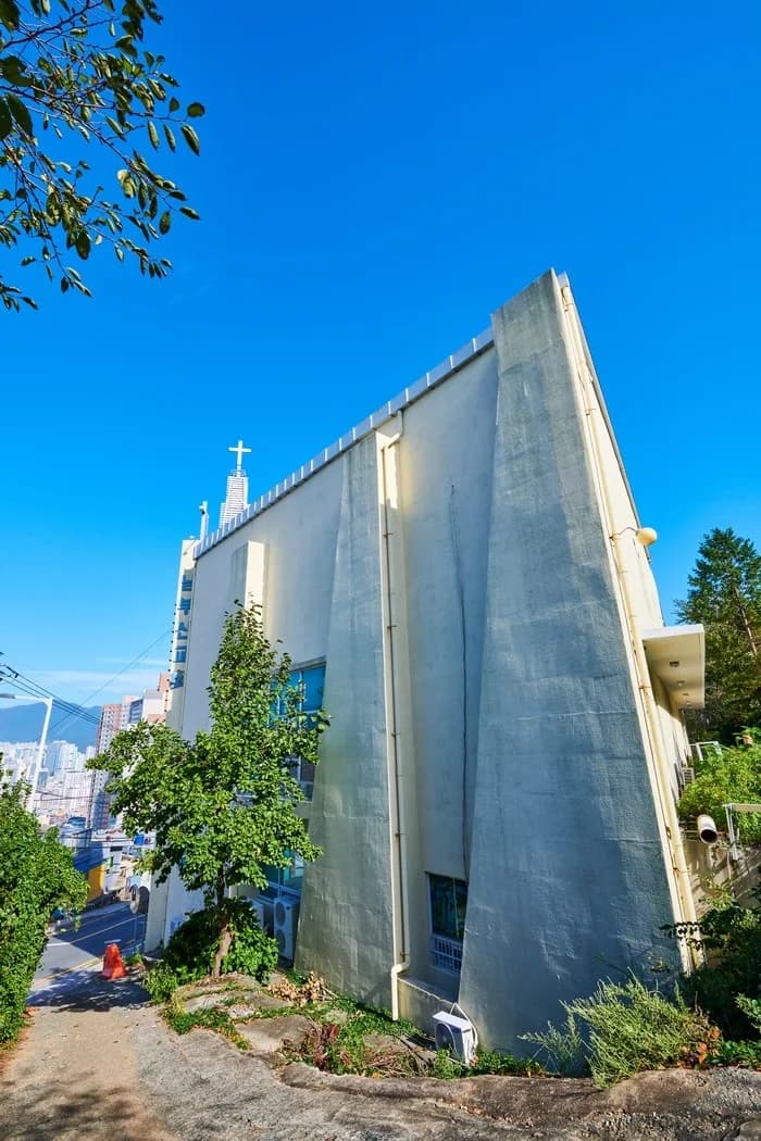 Nambusan Church on the Jeonpo hillside, the story’s baby-box location