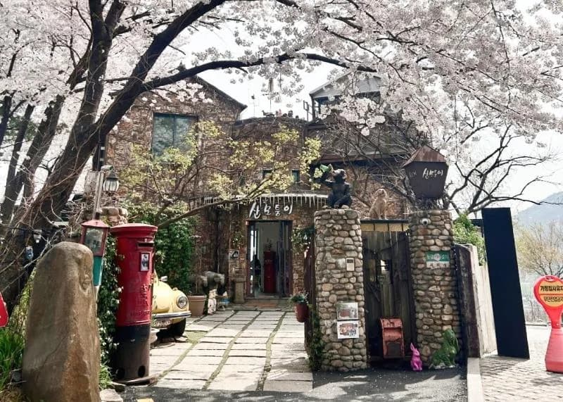 Sanmotoonge Café, Han-seong’s house in Coffee Prince