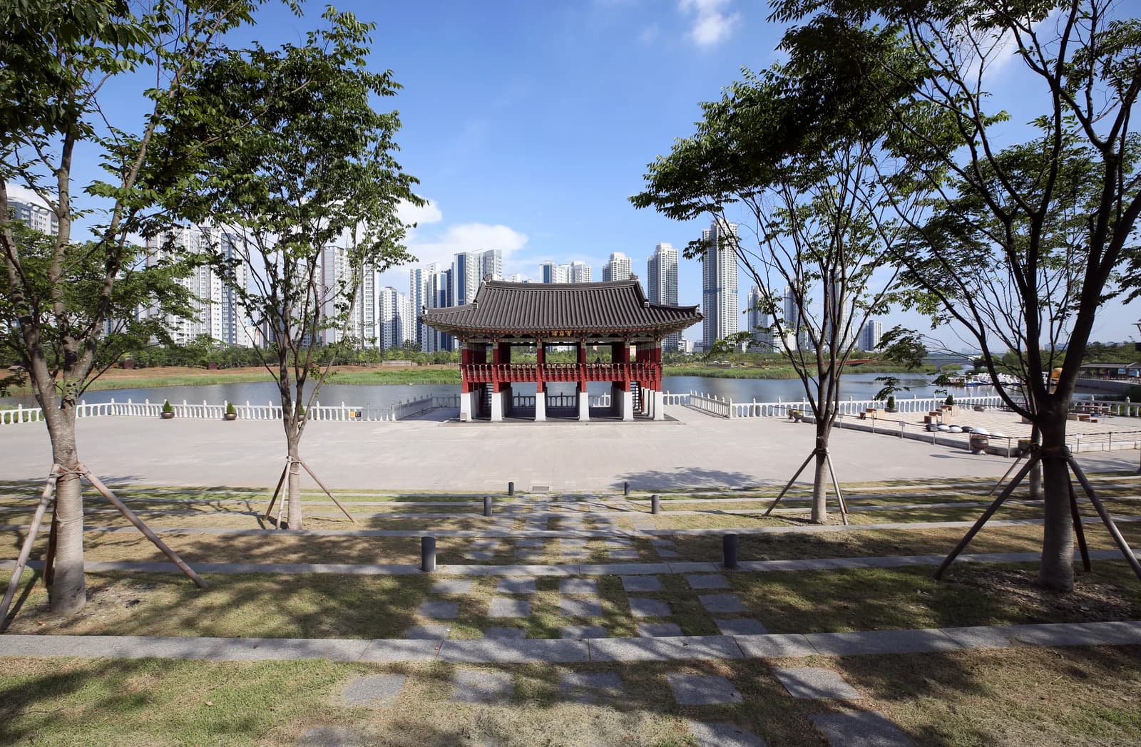Cheongnaru Pavilion with the giant baduk board and stones at the right, Cheongna Lake Park.