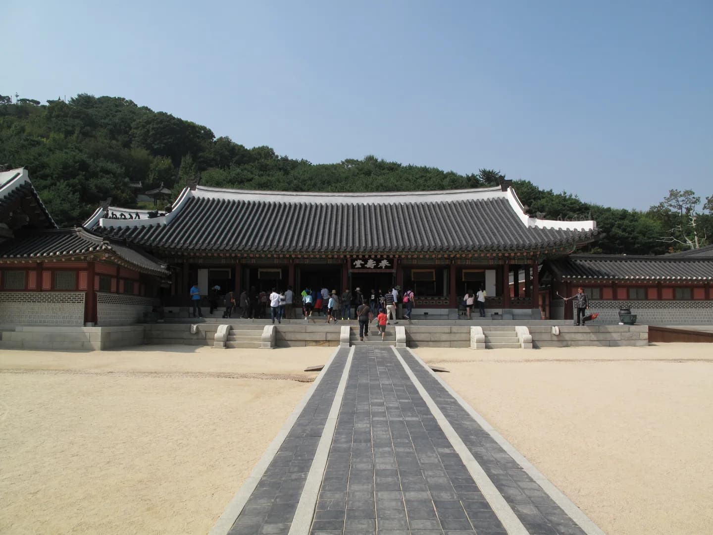 Bongsudang Hall at Hwaseong Haenggung in Suwon.
