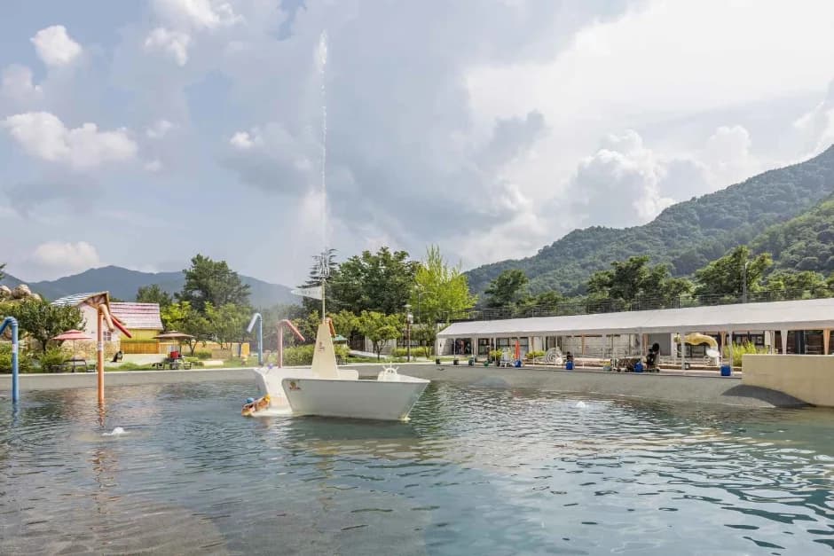 Mungyeong Eco World, the amusement-park setting for Da-hye’s family outing